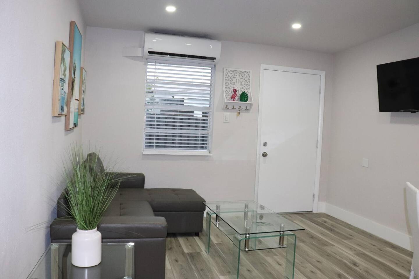 Flamingo Beach House Dania Beach Exterior photo